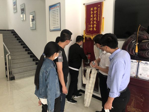 泓源新能源公司、出租車公司聯(lián)合開展消防安全演練(圖2)