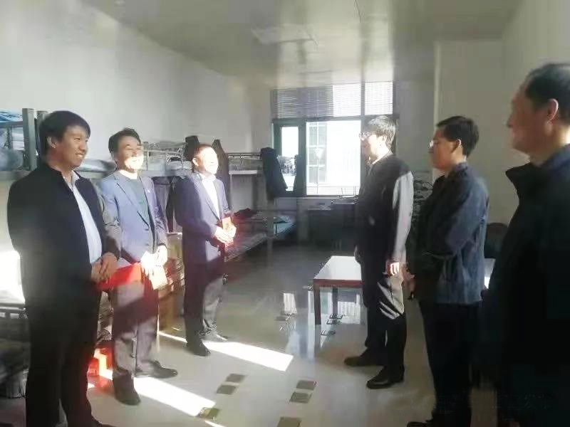 工業(yè)園區(qū)管委會(huì)、泓源公司慰問(wèn)園區(qū)機(jī)關(guān)保安門(mén)衛(wèi)等一線人員(圖2)