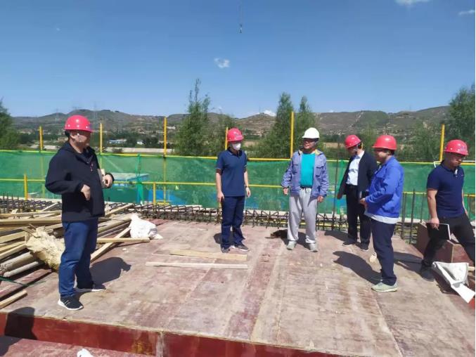 泓源公司對在建項目進(jìn)行安全檢查(圖1)